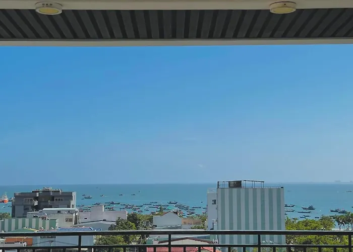 Ami Mountain Sea Danang Cozy - Mountain Iron View